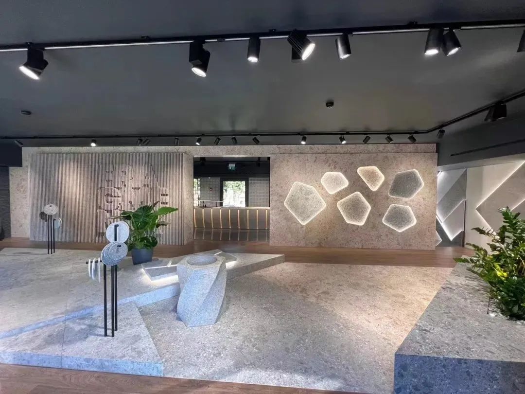 1696491531452993.jpg 4.jpg