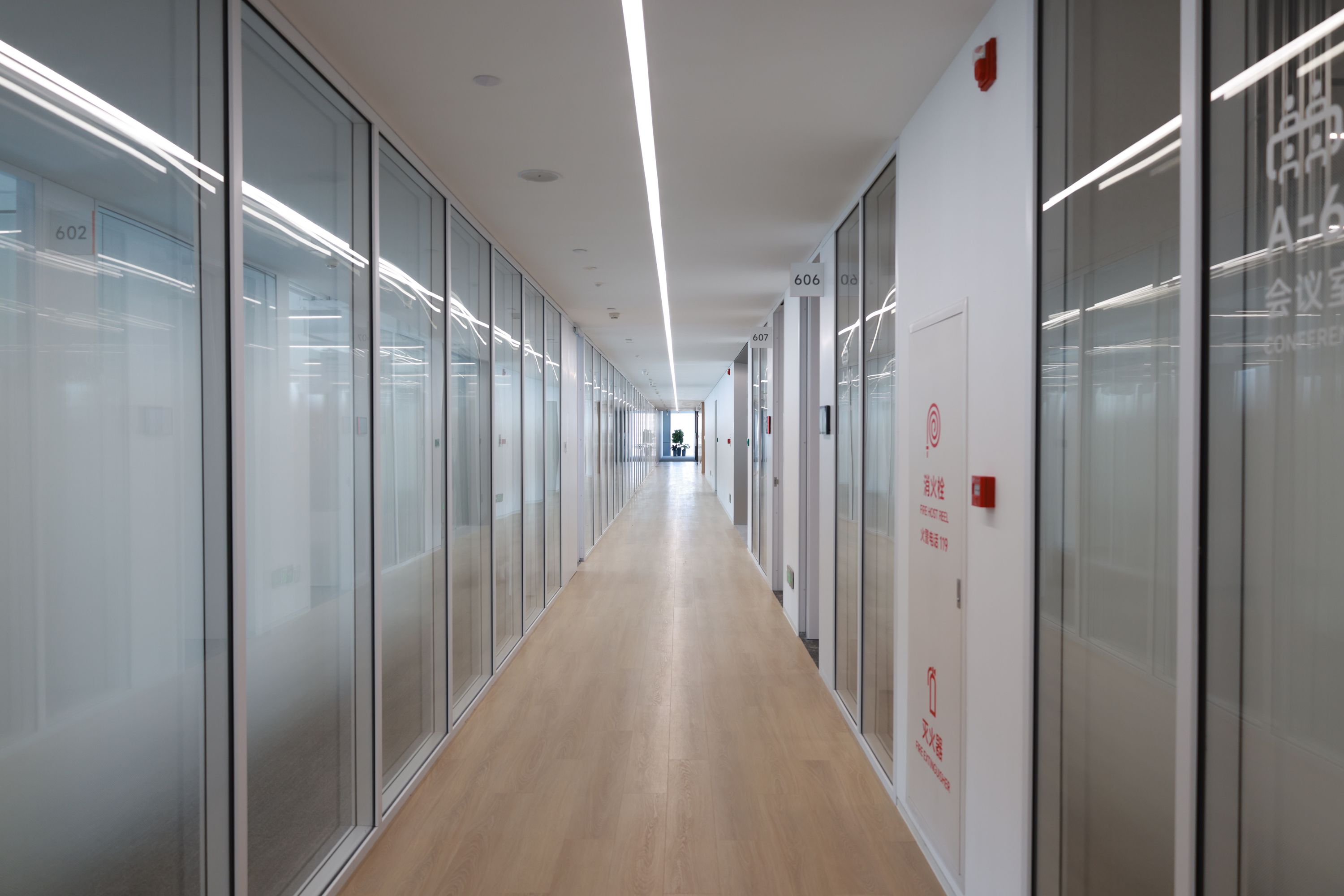 1712480489869982.jpg 辦公室2.jpg