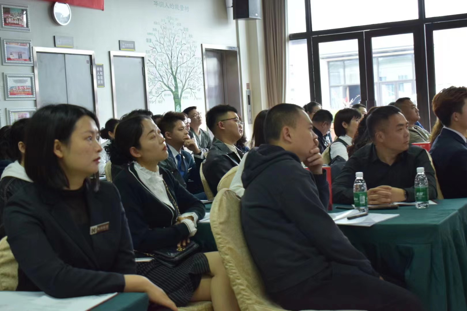 1712799114185569.jpg 會(huì)場(chǎng)4.jpg